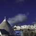 Si passa poi da Alberobello, la citt dei trulli. Il trullo ha radice linguistica e architettonica nella Grecia classica: deriva dalle thlos, strutture architettoniche che nel mondo greco venivano utilizzate come tombe o templi religiosi 